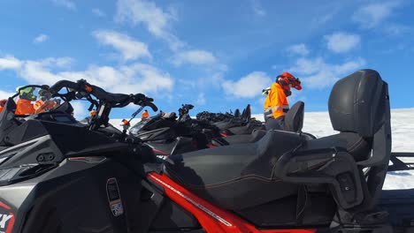 Bereit,-Mit-Dem-Schneemobil-Auf-Dem-Langjökull-Gletscher-Zu-Fahren