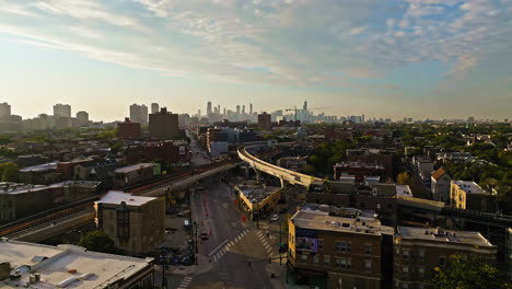 Aerial-ascending-shot-of-the-cityscape-of-Wrigleyville,-golden-hour-in-Chicago