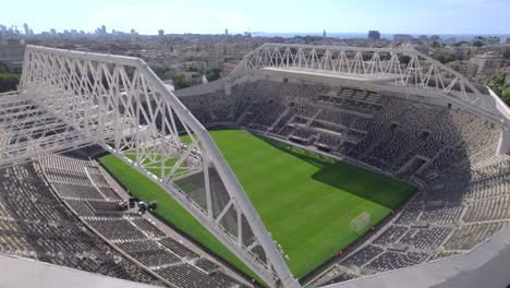 Bloomfield-Fußballstadion,-Erstaunliche-Technik-Und-Feinster-Rasen,-Jaffa,-Tel-Aviv.-Das-Stadion-Wurde-Drei-Jahre-Lang-Renoviert,-Um-29.000-Sitzplätze-Zu-Haben,-Und-Es-Ist-Die-Heimat-Von-Drei-Vereinen