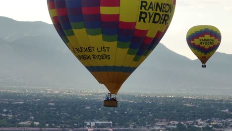 Hot-air-balloon-festival-in-Albuquerque,-New-Mexico