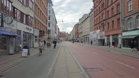 Blick-Auf-Die-Straße-Von-Kopenhagen-An-Einem-Sommertag