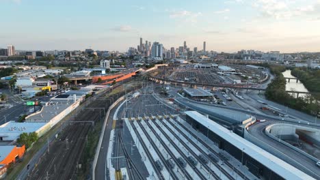Establishing-push-in-shot-of-Brisbane-City,-with-Mayne-Railway-Yard-and-the-ICB-inner-city-bypass