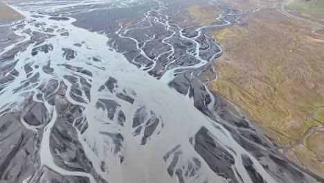 Flying-Over-Riverbed-In-South-Iceland---drone-shot