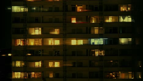 Ventanas-Del-Edificio-De-Varios-Pisos-De-Apartamentos-De-Vidrio-Y-Acero,-Timelapse