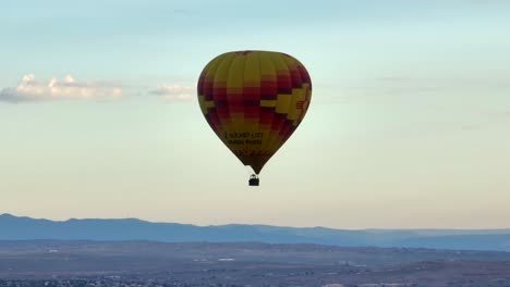 Rainbow-Ryders-Heißluftballon-In-Albuquerque,-New-Mexico-Bei-Sonnenaufgang