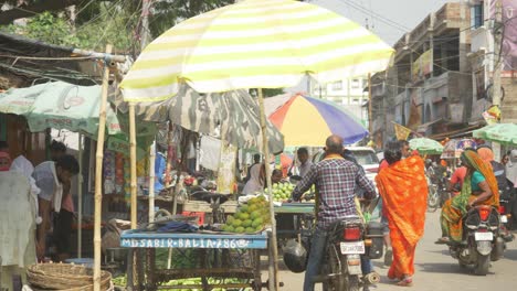 Street-vendors-using-umbrellas-during-intense-summer-heat-after-IMD-warning