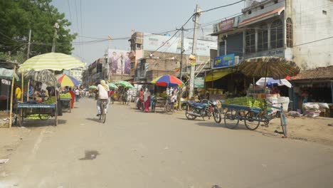 Traffic-across-the-Indian-street-with-vendors-using-umbrellas-during-intense-summer-heat-after-IMD-warning