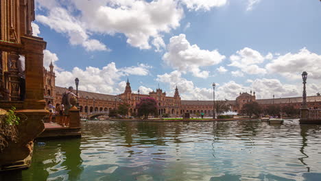 Plaza-De-Espana-Mit-Ruderbooten-Auf-Dem-Teich---Tageszeitraffer