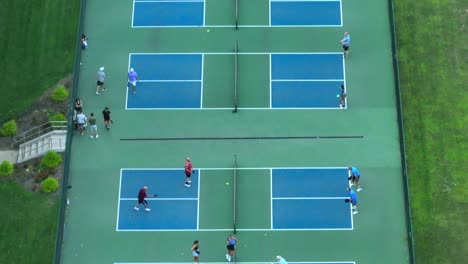 People-playing-pickleball-at-local-park