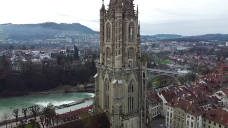 Die-Berner-Kathedrale-In-Der-Schweiz-4K-Drohnenaufnahme