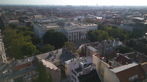 Museo-Nacional-Húngaro-En-Un-Hermoso-Día-En-Budapest