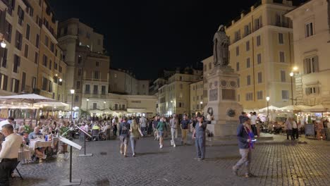 Los-Turistas-Regresan-En-Gran-Número-A-Roma.