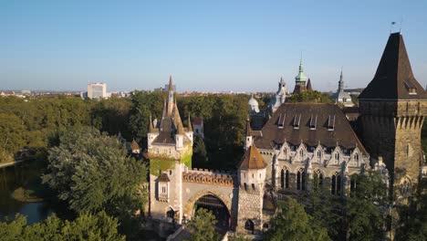 Cinematic-Establishing-Shot-of-Vajdahunyad-Castle-in-Budapest,-Hungary-during-Sunset