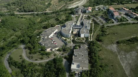 Hospital-Francia-Edificio-Moderno-Vista-Aérea-Villeneuve-De-Berg-Ardeche