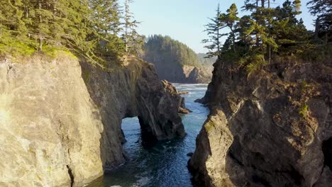 Oregon-Coast,-Viewpoint-of-"Natural-Bridge"-rock-formations