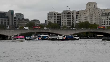 Flusskreuzfahrt-Mit-Dem-London-Eye,-London,-Vereinigtes-Königreich