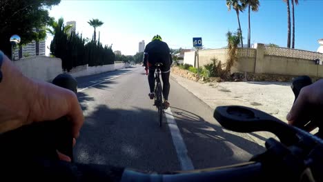 Entrenamiento-De-Ciclismo-En-Ruta-Calpe-España-Ciclismo-Rápido-En-El-Camino-A-Calpe-Mañana-De-Invierno