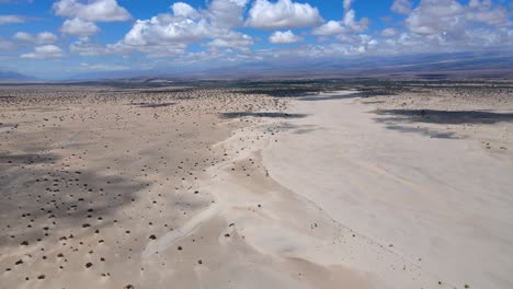 Drone-shot-flying-over-the-Tatón-desert-in-Catamarca,-Argentina