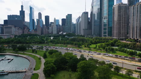 Aerial-view-toward-the-Millennium-park-and-the-skyline-of-sunny-Chicago,-USA