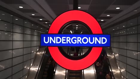 Passengers-coming-up-the-escalators-in-the-Underground,-London,-United-Kingdom