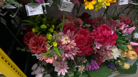 close-up-scene,-colorful-and-beautiful-flowers-are-being-distributed-for-office-decoration-and-home-decoration-in-shopping-malls