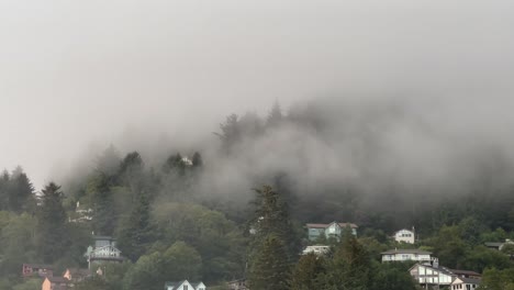 La-Niebla-Cubre-Un-Pueblo-En-La-Costa-De-Oregon.