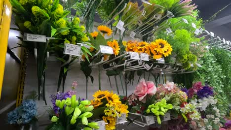 Los-Centros-Comerciales-Distribuyen-Flores-Coloridas-Y-Hermosas-Para-La-Decoración-De-Oficinas-Y-Del-Hogar.