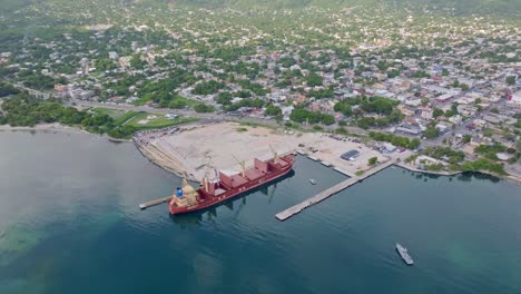 Trabajos-En-Progreso-En-El-Muelle-De-Barahona-Para-La-Construcción-De-Una-Terminal-De-Cruceros,-República-Dominicana.