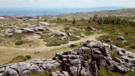 Eine-Landschaftliche-Zusammenfassung-Des-Covilha-Nationalparks-In-Portugal