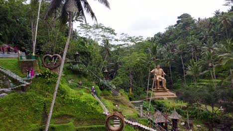 Touristen-Auf-Den-Agrotourismus-Reisterrassen-Von-Alas-Harum-Erkunden-Aktivitäten-Und-Fotospots-Auf-Bali