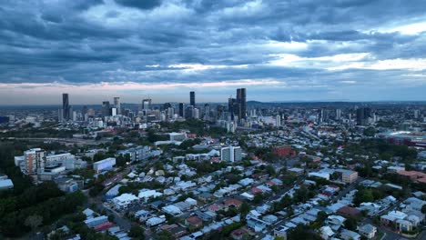 Establishing-orbit-shot-of-Brisbane-City-and-Surrounding-Suburbs,-Drone-flying-over-Kelvin-Grove-Red-Hill-Area