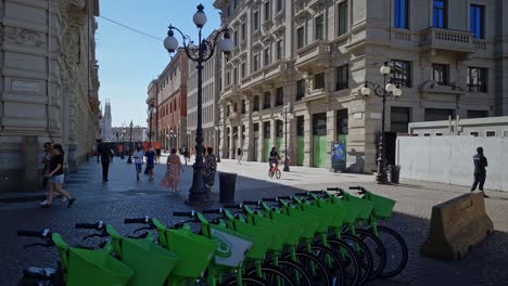 Featured-bicycles-in-the-city-center-of-Milan