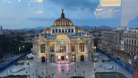 Palace-of-fine-arts,-Mexico-City-night-timelapse