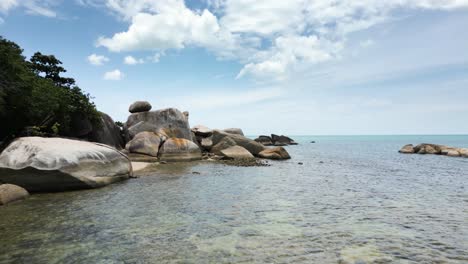 Beautiful-Granite-Rock-Formations-along-the-Islands-of-the-Gulf-of-Thailand,-Koh-Samui-Koh-Tao-Koh-Phangan