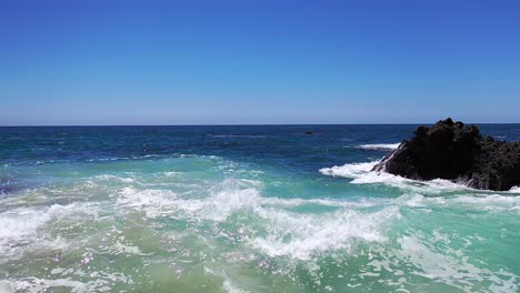 Die-Küste-Von-Newport-Beach-Ist-Im-Sommer-Ein-Wunderschöner-Ort