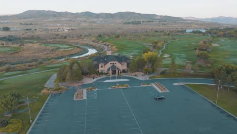 Thanksgiving-Point-Golf-course,-clubhouse,-and-shop---aerial-parallax