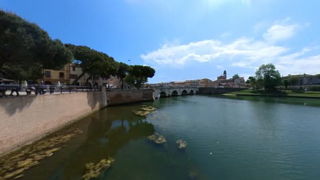 El-Puente-Romano-De-Tiberio-En-Rimini,-Italia.