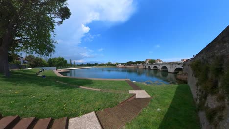 El-Puente-Romano-De-Tiberio-En-Rimini,-Italia.