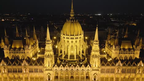 Edificio-Del-Parlamento-Húngaro-Hermosa-Vista-Aérea-Por-La-Noche