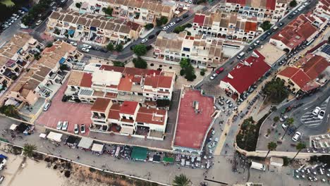 Luftaufnahme-Der-Stadt--Und-Meereslandschaft-Von-Benidorm-Aus-Einer-Drohnenperspektive-Im-Süden-Spaniens