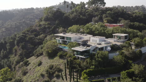 Flug-Um-Ein-Futuristisches-Herrenhaus-In-Beverly-Hills,-Kalifornien