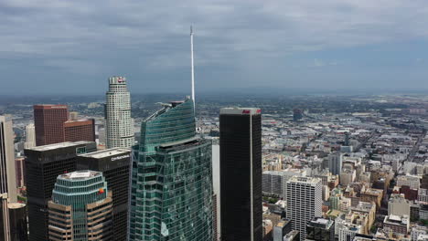 Vista-Aérea-Alrededor-Del-Wilshire-Grand-Center,-Día-Soleado-En-Los-Angeles,-Estados-Unidos