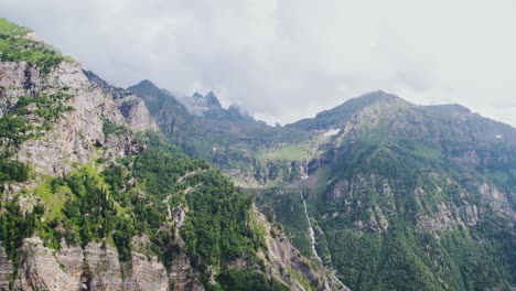 Hermosa-Cordillera-De-Los-Alpes-En-La-Región-Montañosa-Del-Himalaya---Cordillera-Del-Himalaya-En-Cachemira