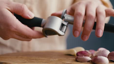 Close-up-of-garlic-clove-and-garlic-press.