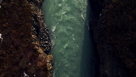 Luftaufnahme-Des-Majestätischen-Wasserfalls