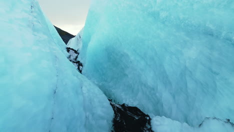 Luftaufnahme-Der-Gletscherspalte-Des-Vatnajökull