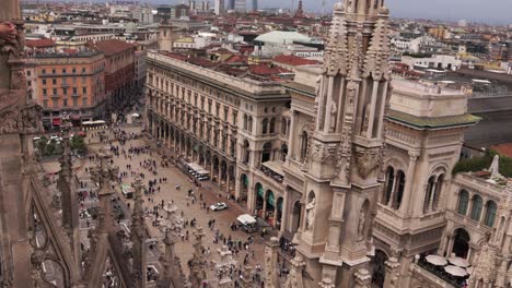 Daueraufnahme-Der-Geschäftigen-Straßen-Mailands-Vom-Dach-Des-Berühmten-Doms