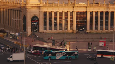 Belebte-Straße-Am-Placa-D&#39;Espanya-Bei-Sonnenuntergang