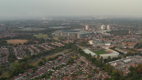 Toma-Aérea-Circular-Sobre-El-Estadio-De-Twickenham-Y-La-Entrada.