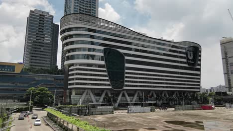 Edificio-Exterior-De-La-Oficina-Central-De-Unilever-En-Bangkok,-Un-Fabricante-De-Consumo-Líder-En-Tailandia
